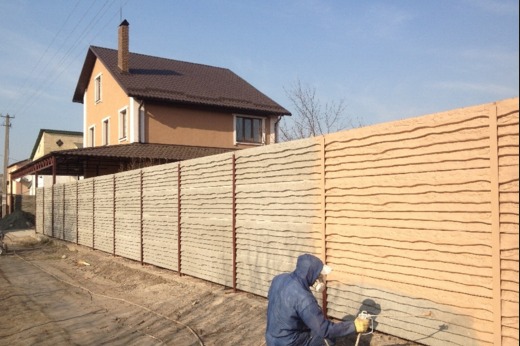 Чем покрасить бетонный забор
